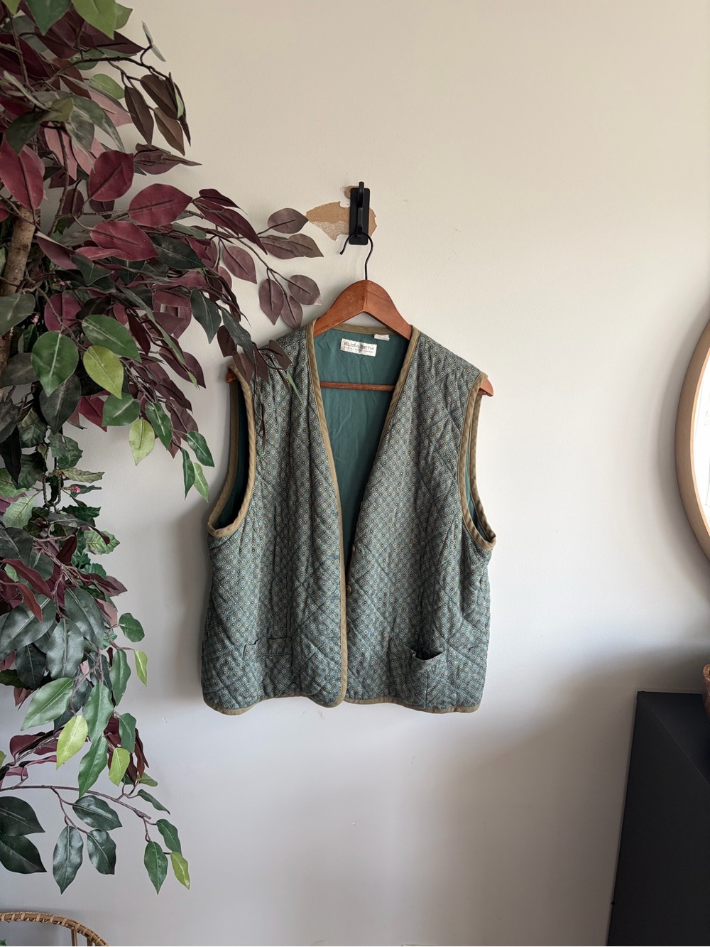 Liz Claiborne Quilted Vest in Olive Green with Tan Trim